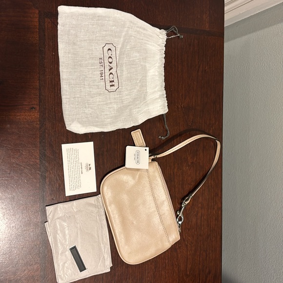 Coach clutch 
NWT - Picture 4 of 5